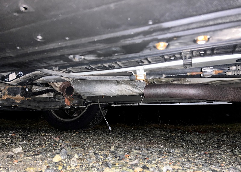Undercarriage of a vehicle with missing catalytic converter
